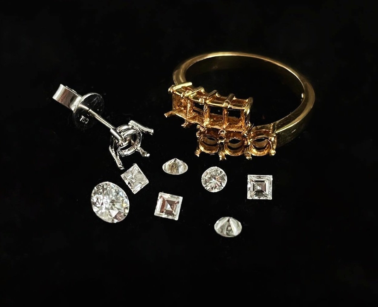 What is a custom jewlery at OURI?