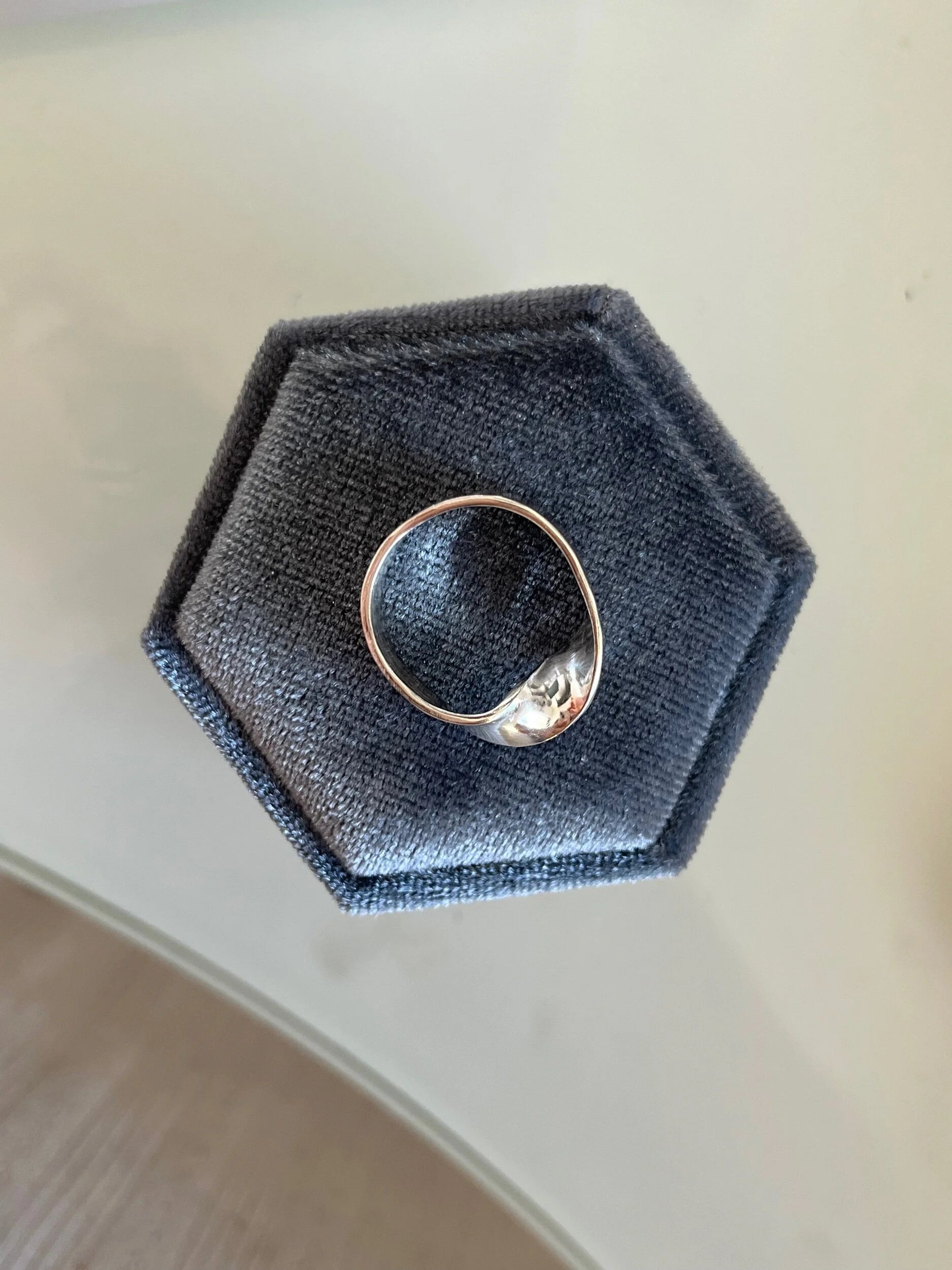 Möbius Ring
