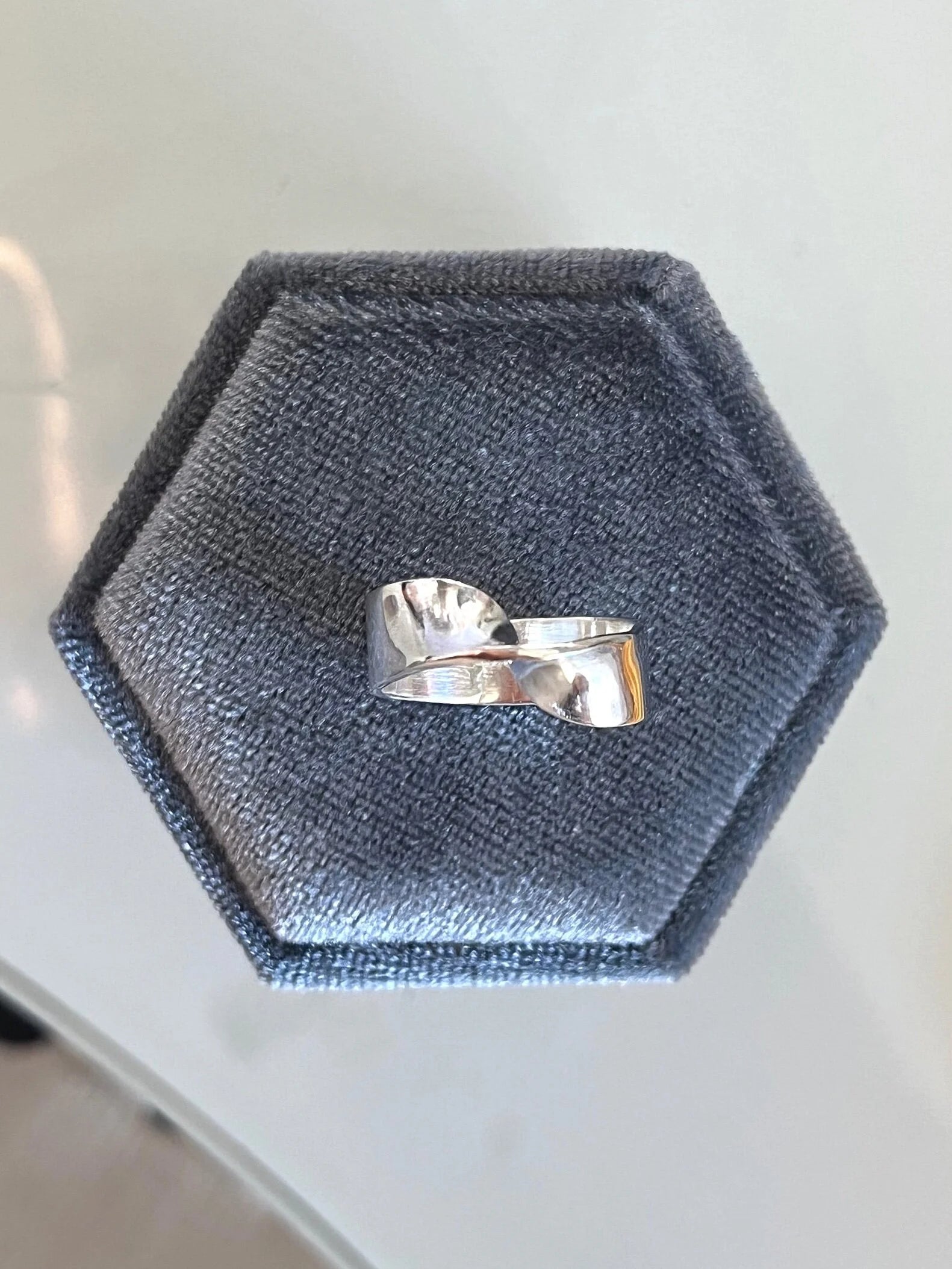 Möbius Ring