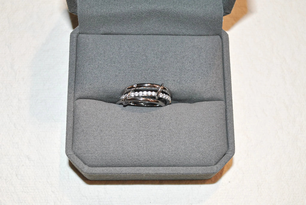 Three Link Ring