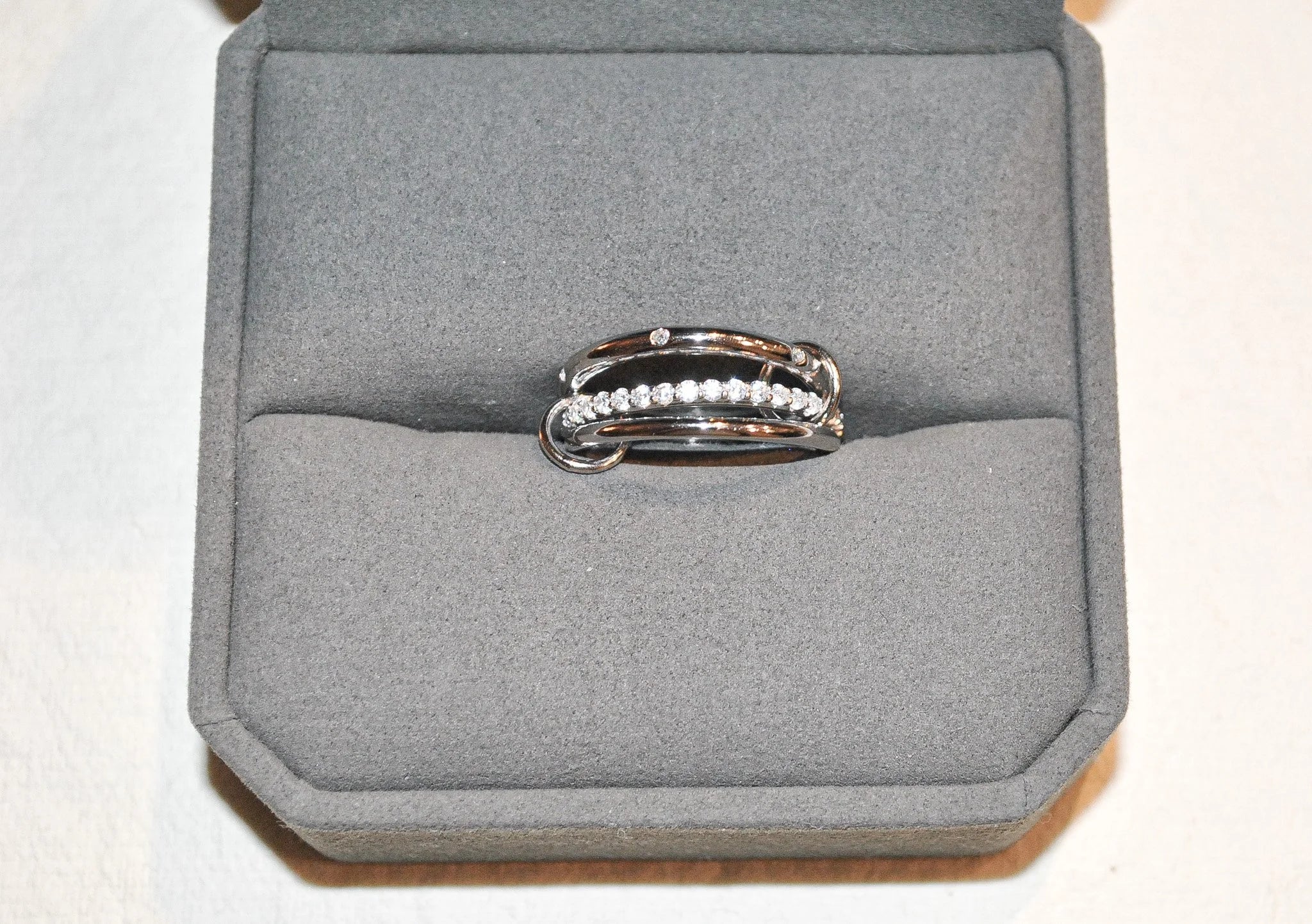 Three Link Ring