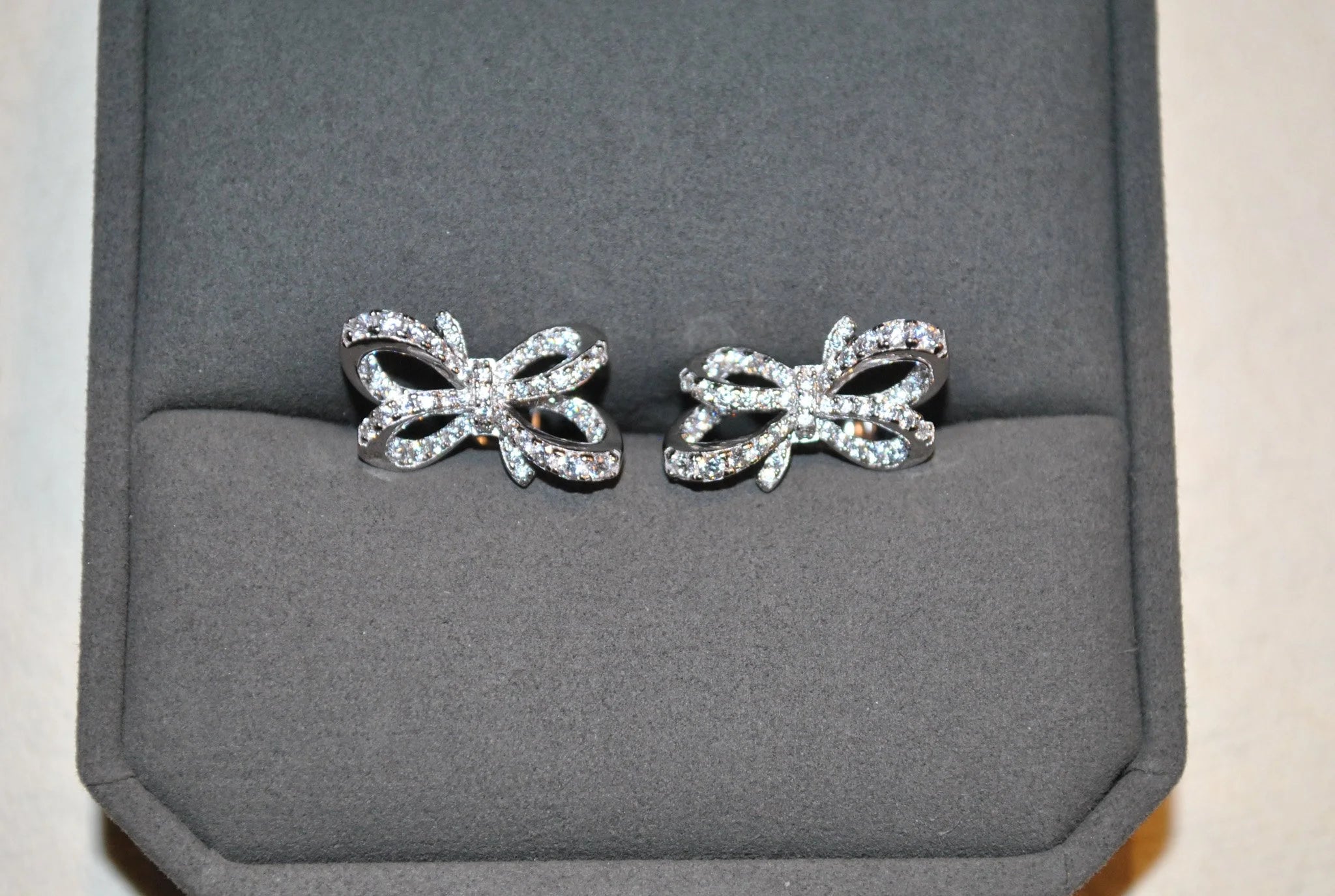 Dainty Ribbon Earring