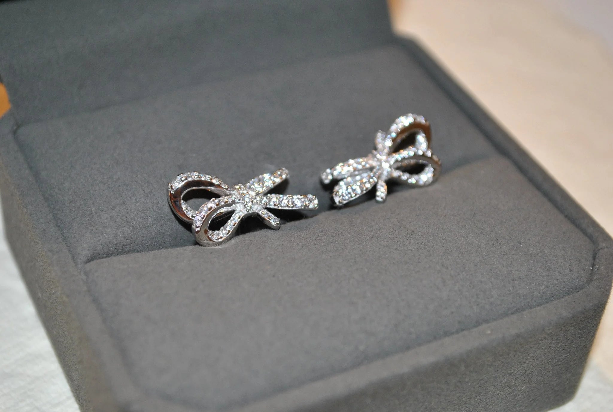 Dainty Ribbon Earring