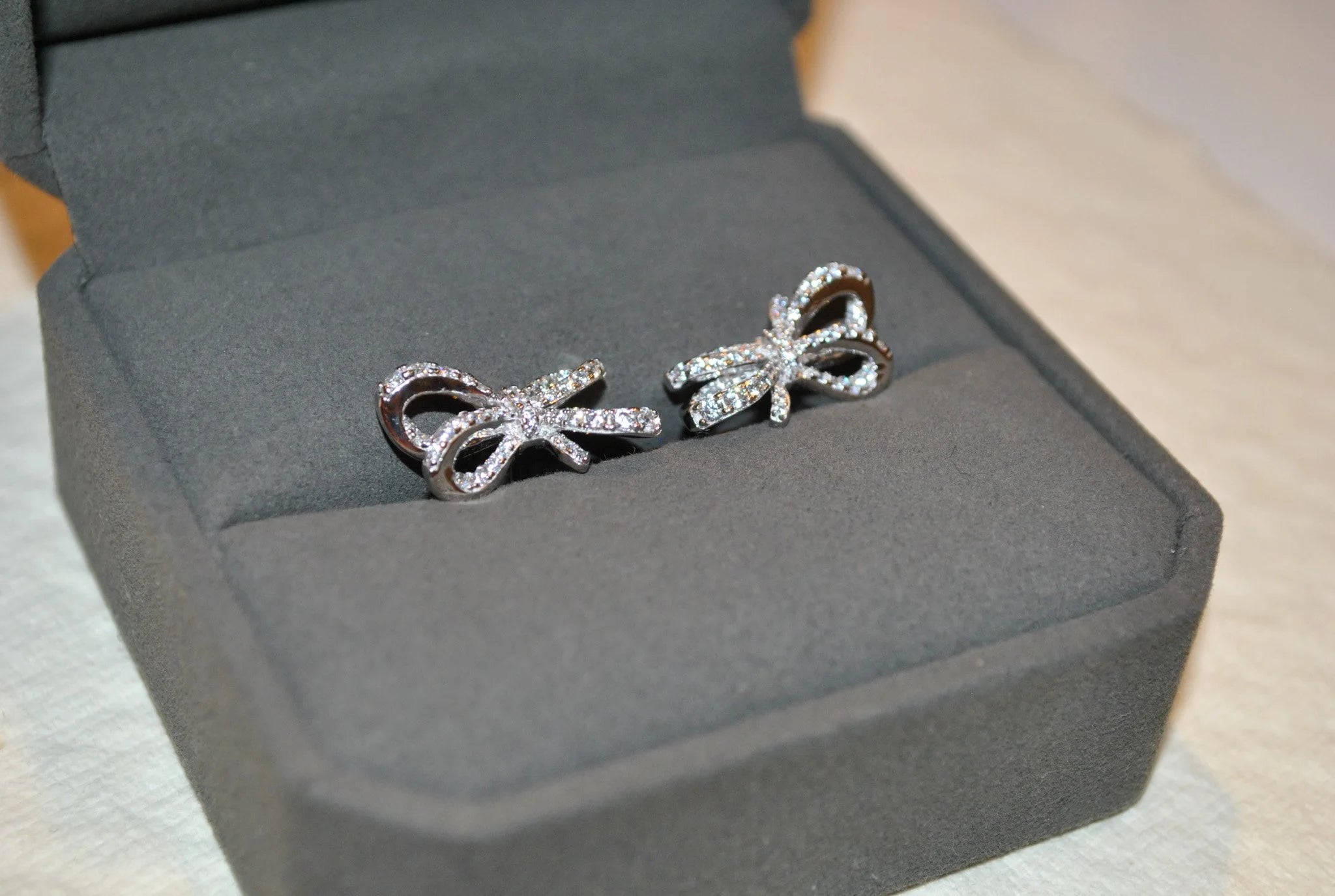 Dainty Ribbon Earring