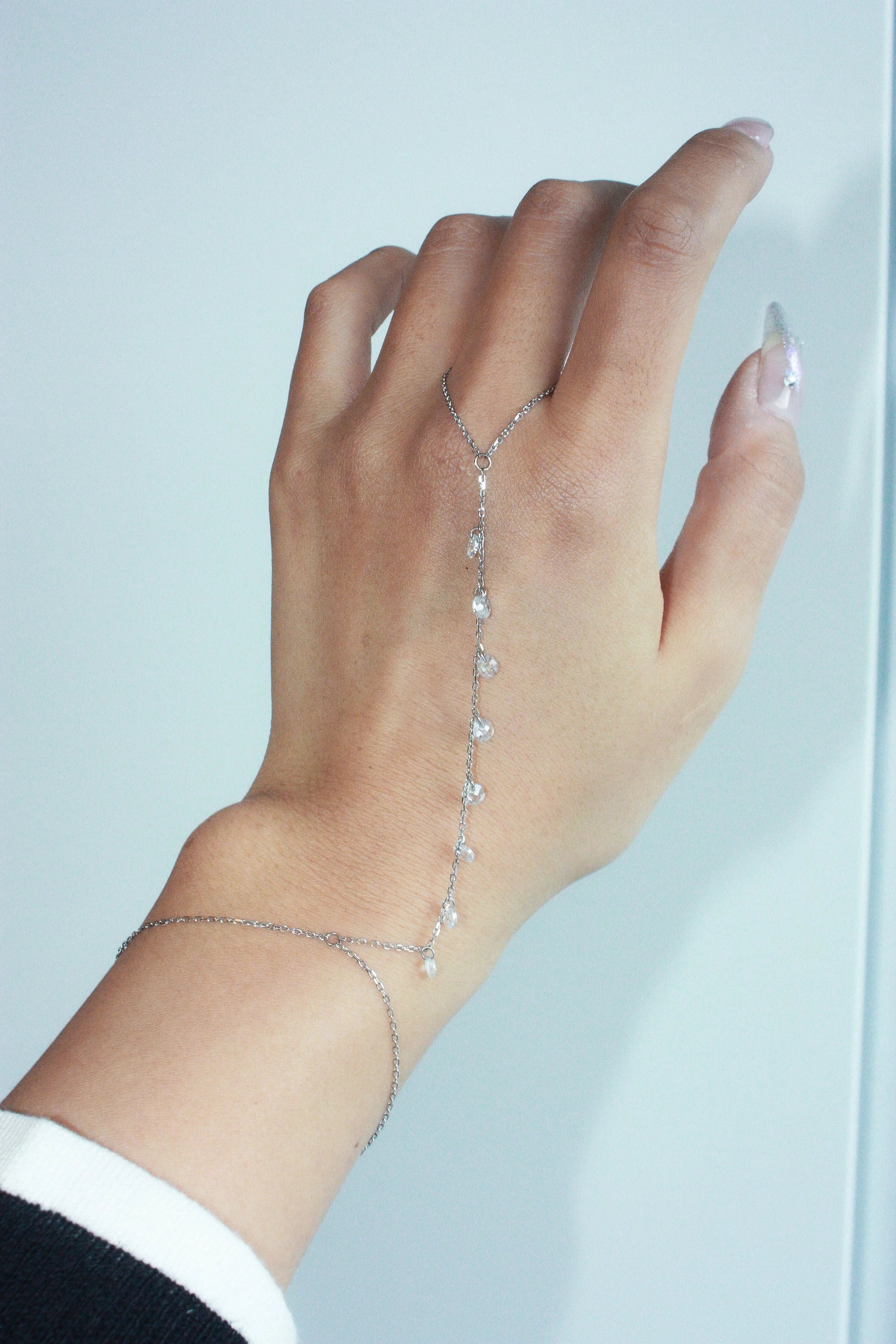Rose-cut Hand Chain