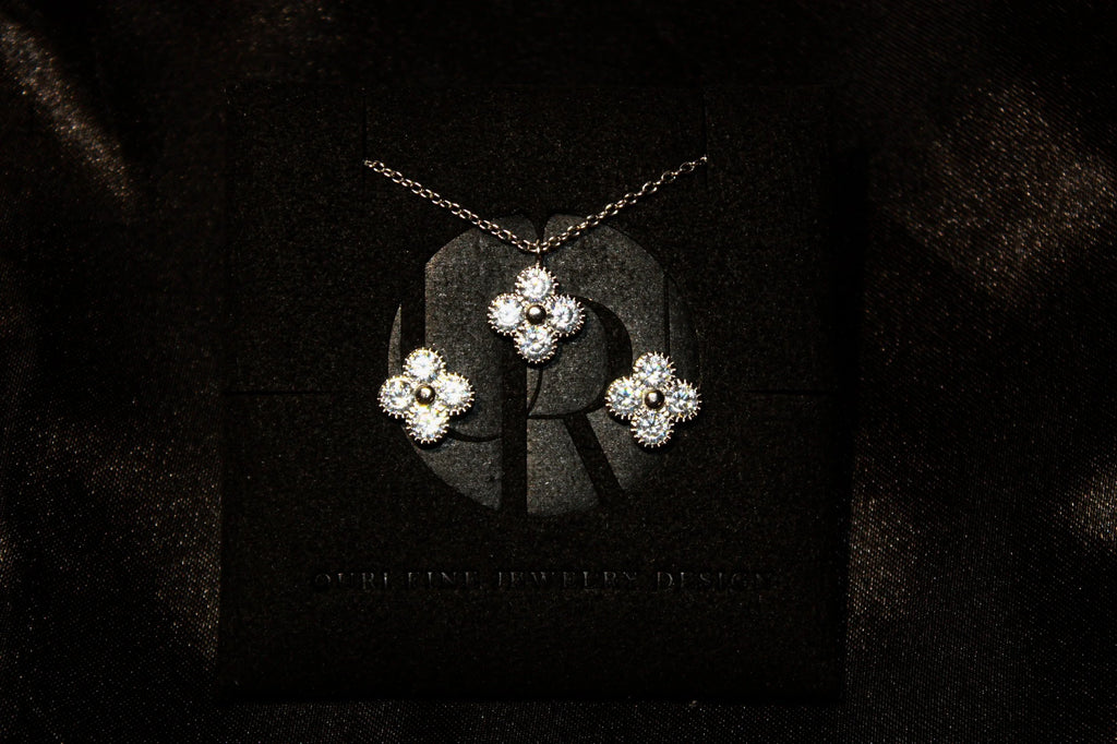 Clover Cubic Set